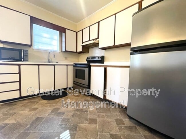 Building Photo - 320 Chatham Villa Dr