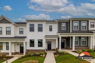 Building Photo - Well-Located Townhome with Private Off-Street Parking