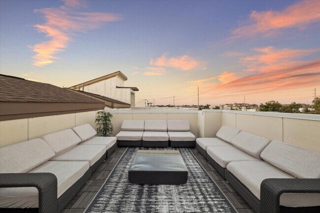 Building Photo - 1717 Silver St