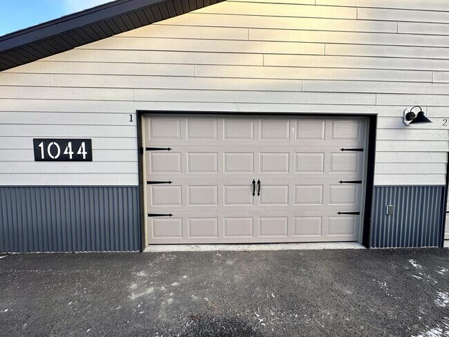 Building Photo - 1044 Enterprise Dr