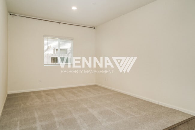 Building Photo - 3024 Welton Cir