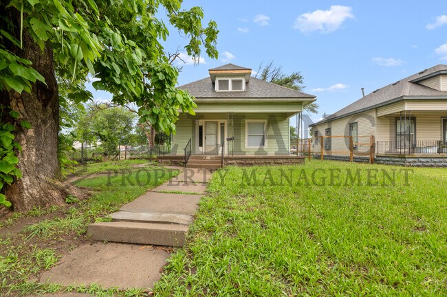 Building Photo - 1405 S Ida St