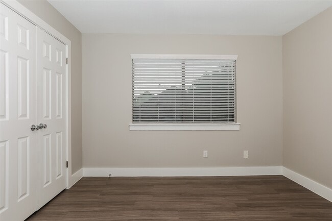 Building Photo - 15518 4 Leaf Dr