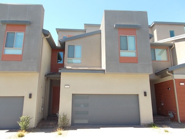 Primary Photo - 3360 Santa Verdiana St