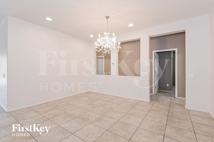 Building Photo - 8075 N Circulo El Palmito