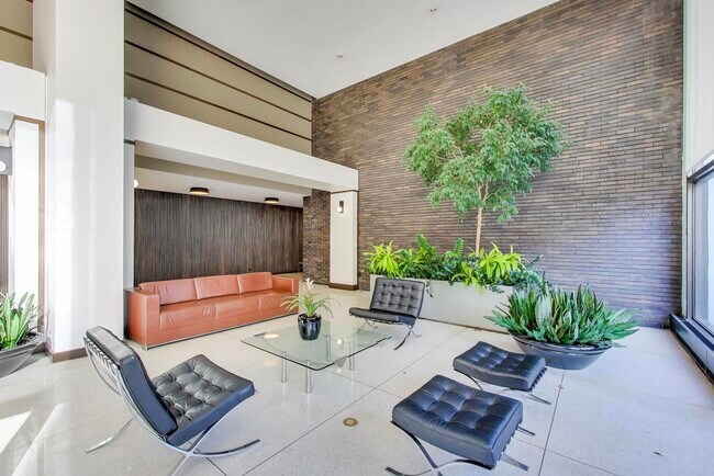 Building Photo - 5455 N Sheridan Rd