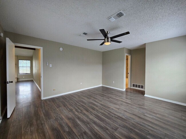 Building Photo - 1710 Joy Dr