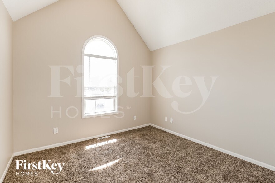 Building Photo - 2300 SW Stone Bridge Ct