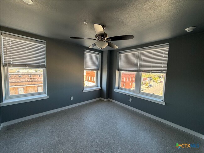 Building Photo - 103 E Central Ave