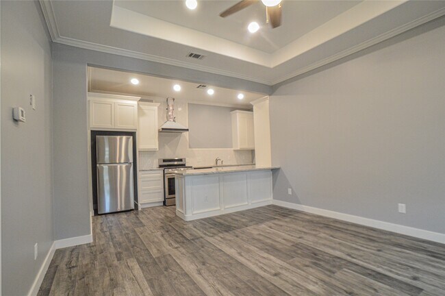 Building Photo - 206 Norwood St