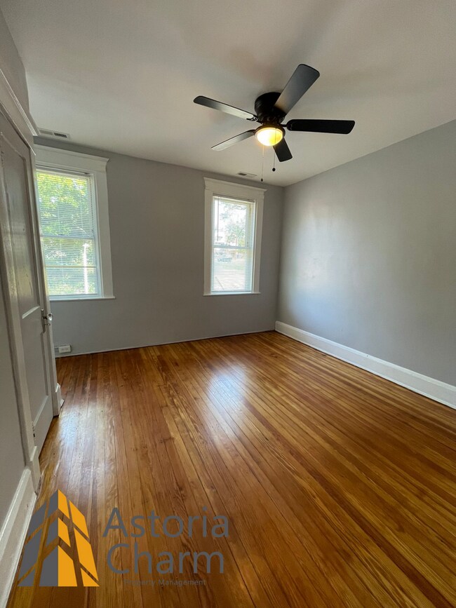 Building Photo - 2 Bedroom + Den with Finished Basement & Fenced Yard