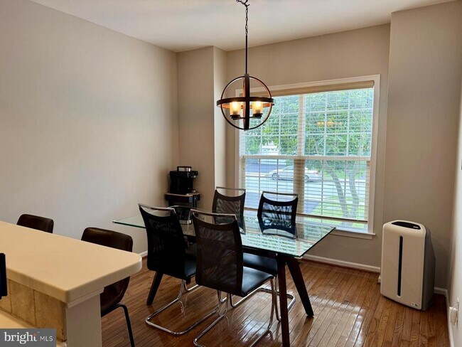 Building Photo - 240 Torrey Pine Ct