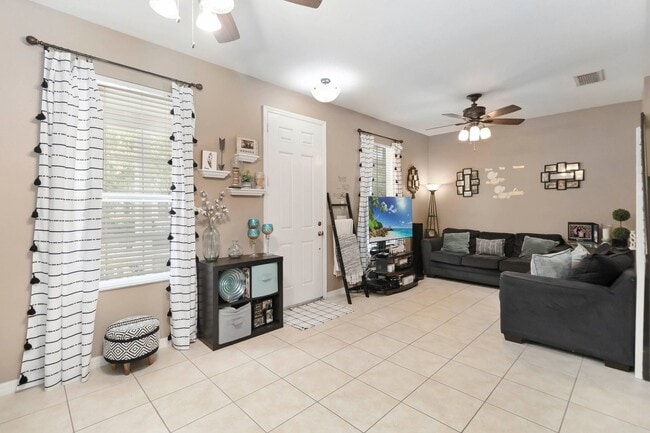 Building Photo - 3/2.5 Townhome W/ 2 Car Garage For Rent in the Highly Desirable Avalon Park Community