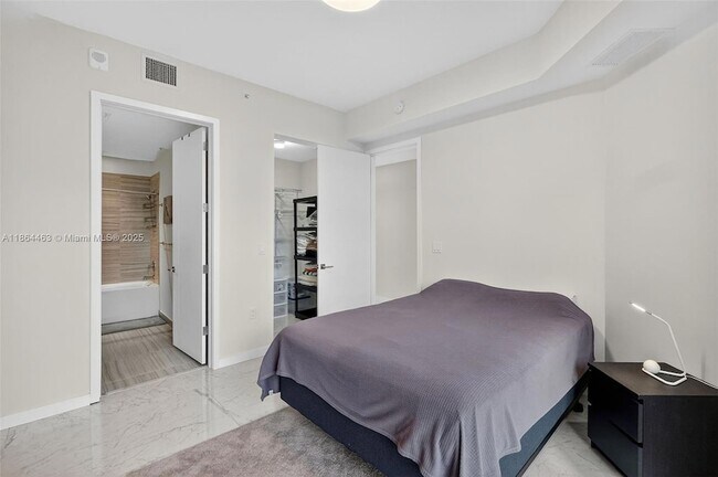 Building Photo - 301 Altara Ave