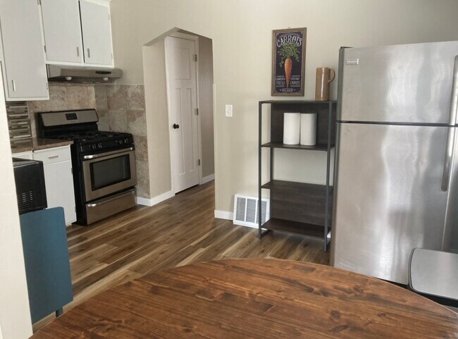 Building Photo - 3323 Bryant Ave S