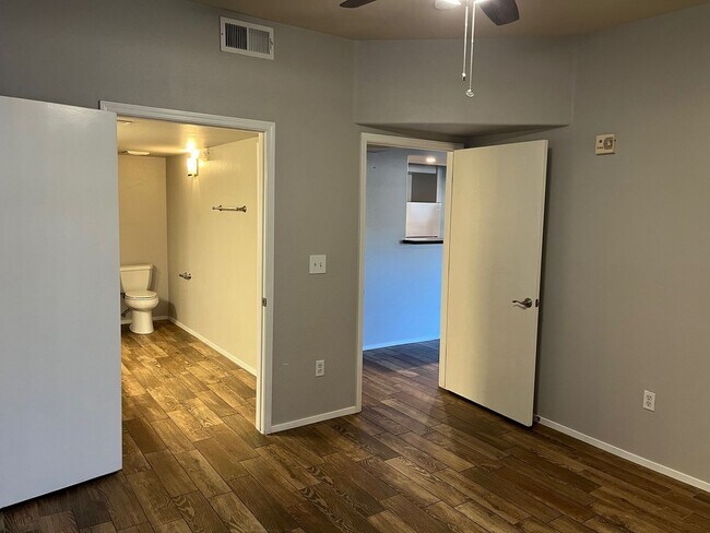 Building Photo - Stunning, fully-remodeled 1 bedroom at Tus...