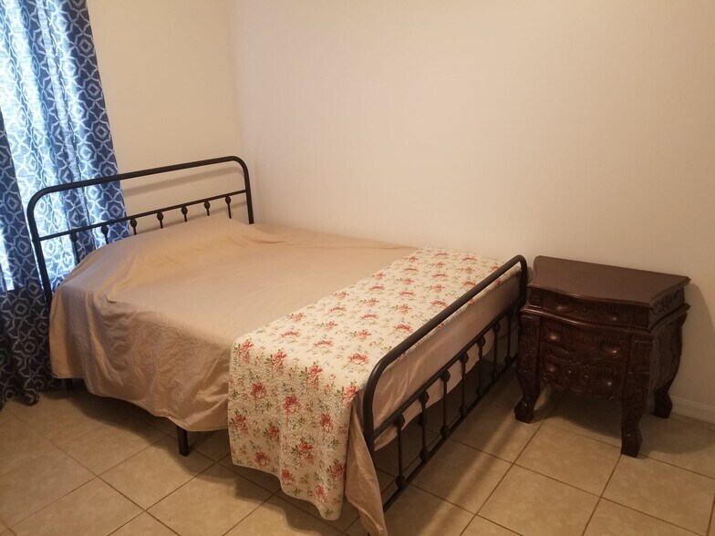 Bedroom - 1210 Four Mile Rd