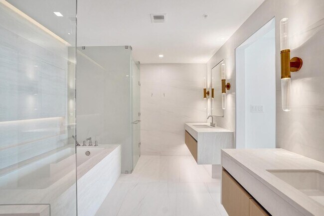 Building Photo - 900 N Ocean Blvd