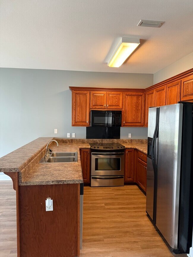 Building Photo - Available NOW -111 Peregrine Way