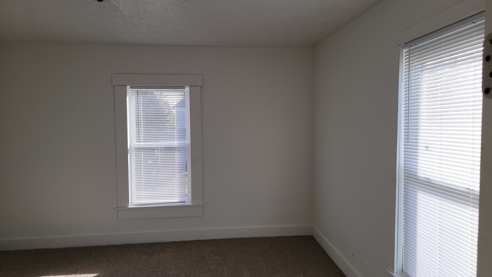 Building Photo - 2119 S Walnut St