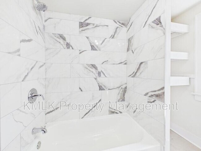 Building Photo - 575 Fernwood Dr