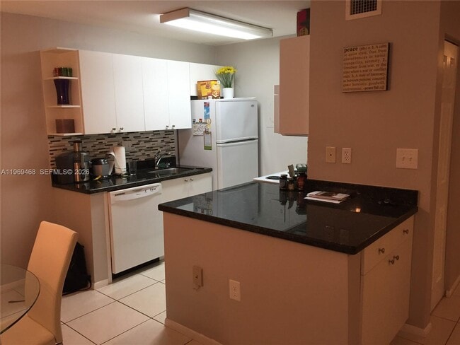 Building Photo - 10738 N Kendall Dr