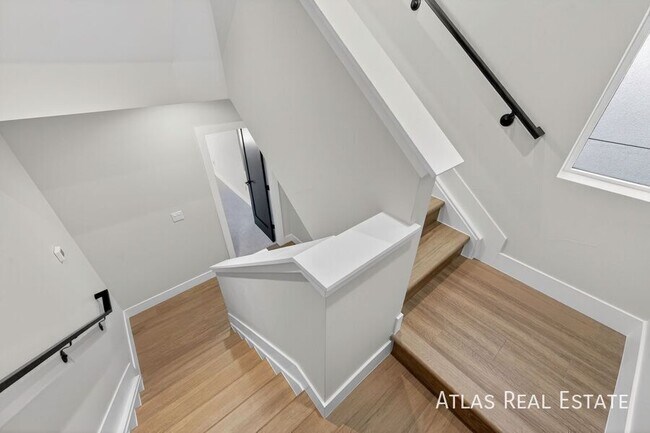 Building Photo - 830 Cherry St