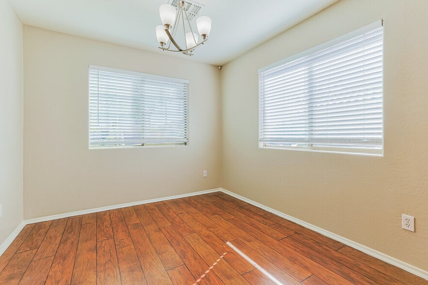 Building Photo - 1851 W Desert Canyon Dr