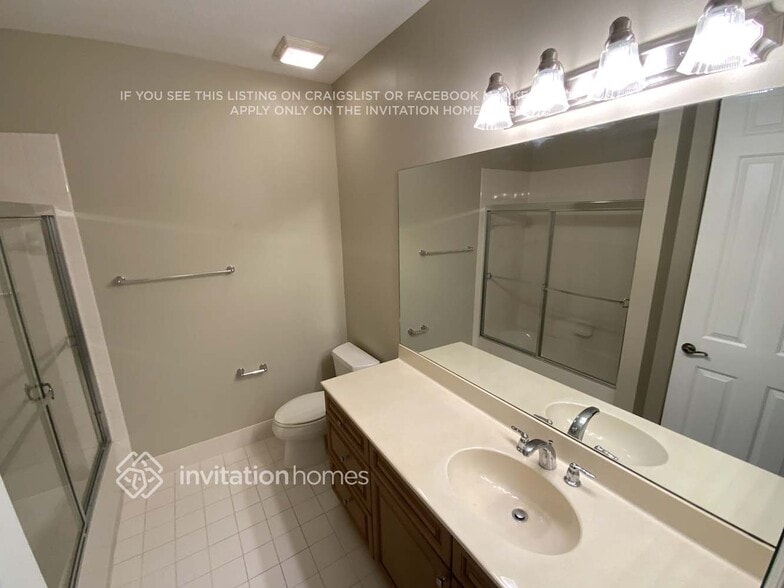 Building Photo - 102 W Prive Cir