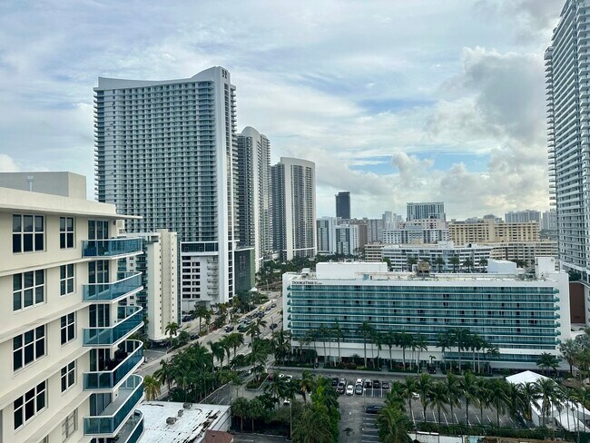 Building Photo - 3800 S Ocean Dr
