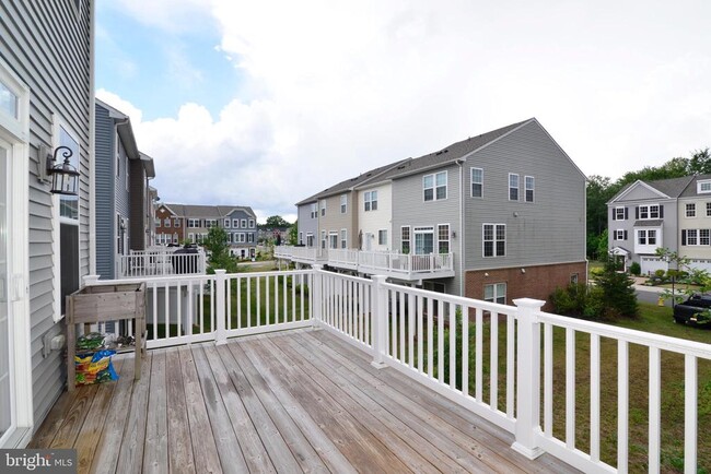 Building Photo - 10684 Viewmont Ln