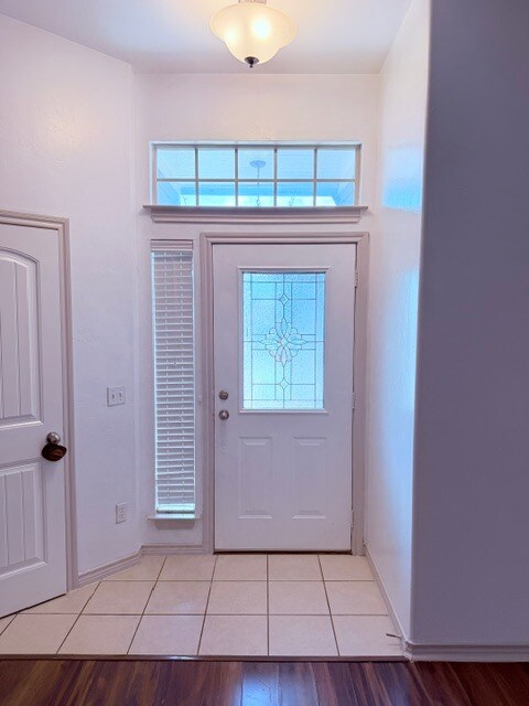 Building Photo - 2412 Rookhaven Ln
