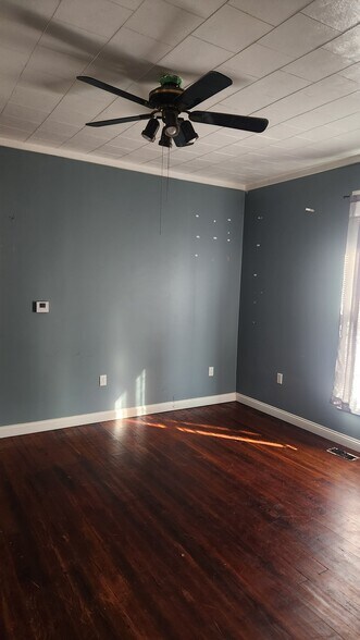 Building Photo - 105 Cedar St