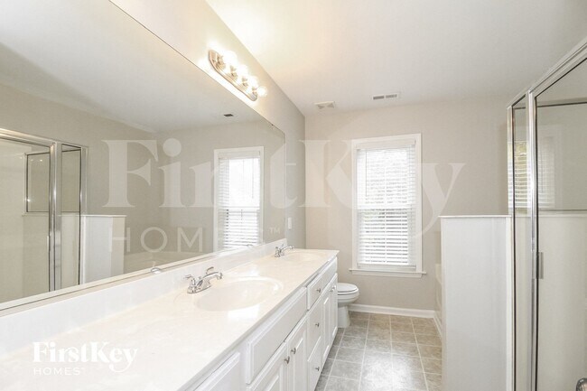 Building Photo - 4911 Heritage Woods Ct
