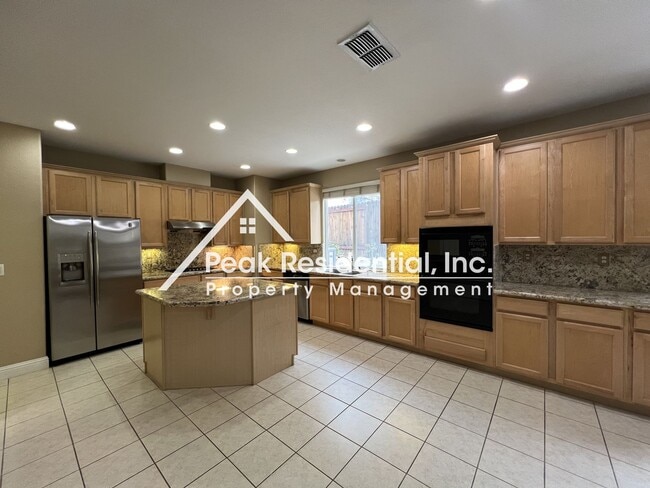 Building Photo - Beautiful Empire Ranch 5bd/3ba Home with 3 Car Garage - Must See