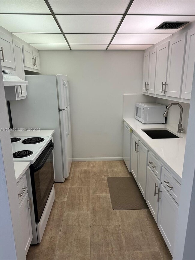 Building Photo - 13255 SW 9th Ct