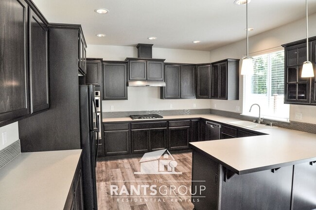 Building Photo - Beautiful  3 bedroom, 2.5 bath, 2-story home in Steilacoom Ridge