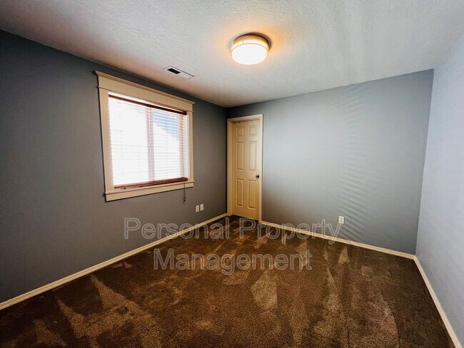Building Photo - 12607 NE 27th Way