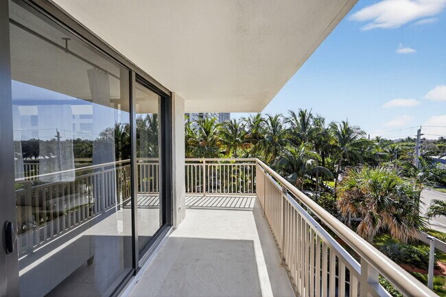 Building Photo - 3400 N Ocean Dr