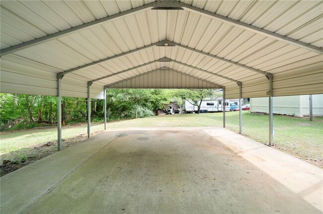 Building Photo - 106 Robinhood Dr