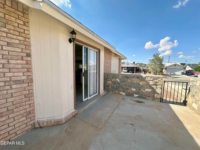 Building Photo - 12480 Martin Bauman Dr
