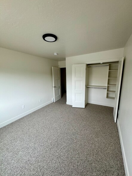 Building Photo - 172 W Autumn Ln