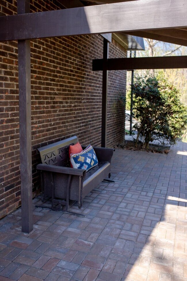 Interior Photo - 8th Street