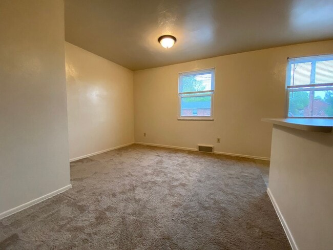 Building Photo - Wonderful 2BR Townhome in Plum! Central A/...