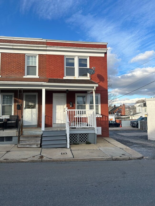 Building Photo - Two Bedroom Lancaster City Row Home