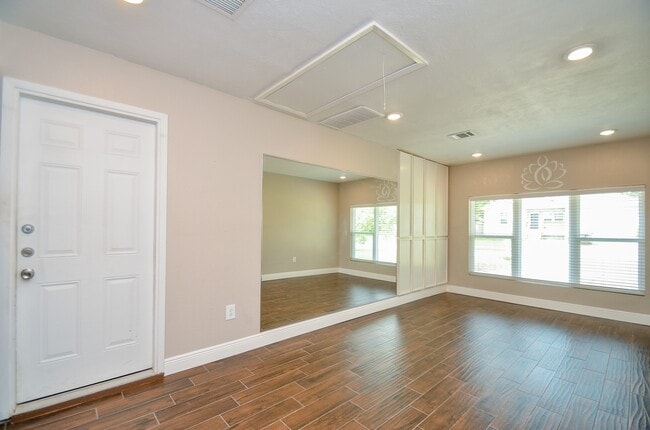 Building Photo - 12123 Ryewater Dr