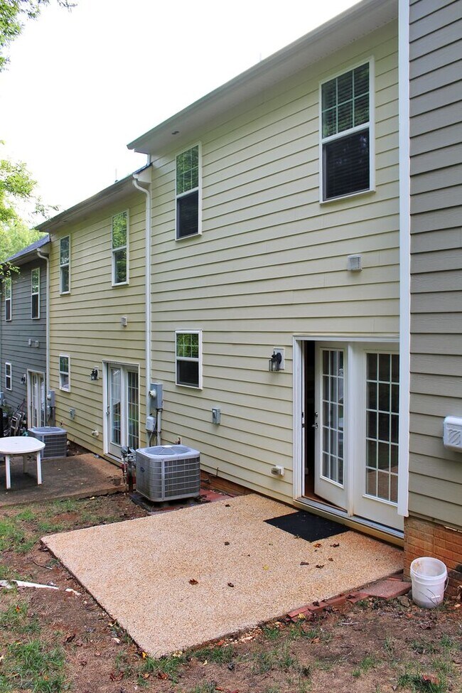 Building Photo - 1616 Kempton Pl