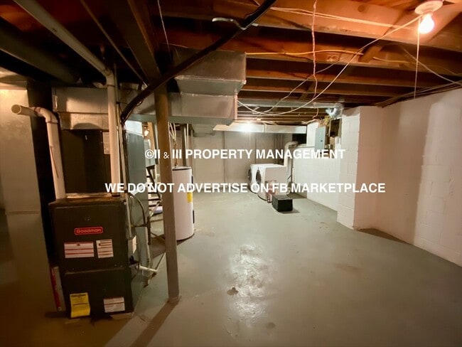 Building Photo - 512 W 86th St
