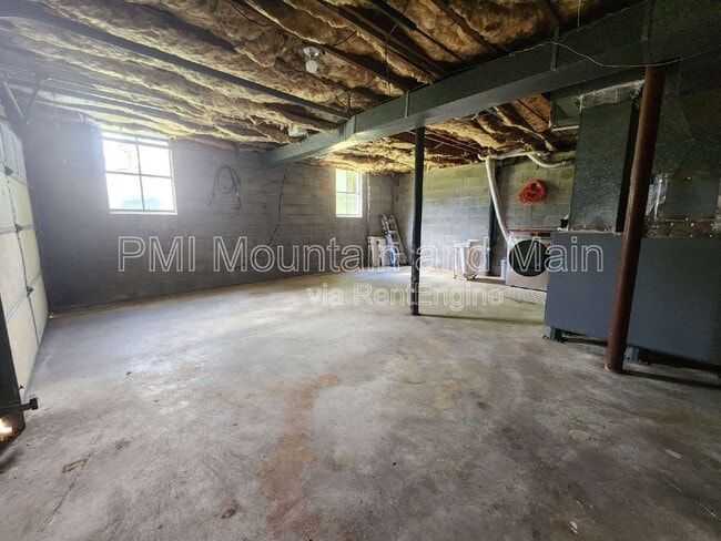 Building Photo - 9 Friendly Hollow