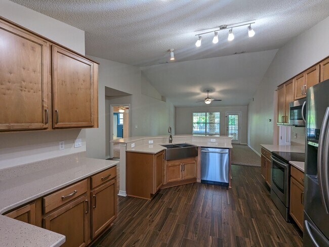 Building Photo - 9768 Parker Lake Cir
